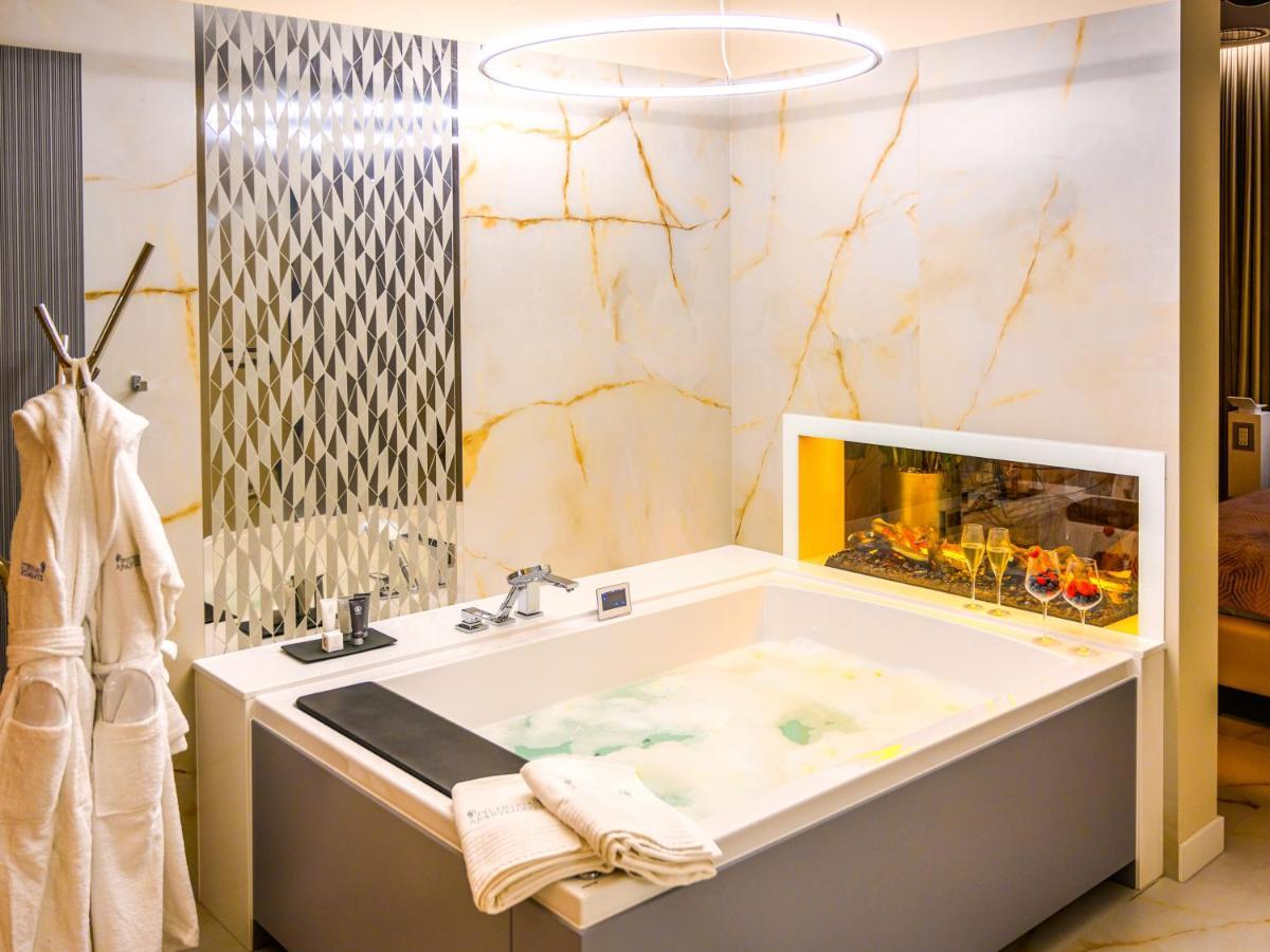 Pietryna Apartments Luxury - Sauna , Jacuzzi , Bezposrednio Przy Ul Piotrkowskiej وودج المظهر الخارجي الصورة