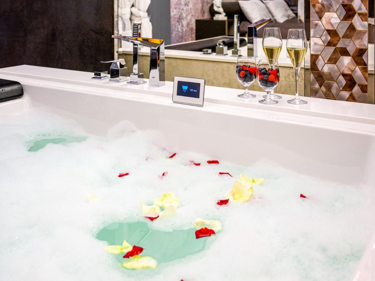 Pietryna Apartments Luxury - Sauna , Jacuzzi , Bezposrednio Przy Ul Piotrkowskiej وودج المظهر الخارجي الصورة
