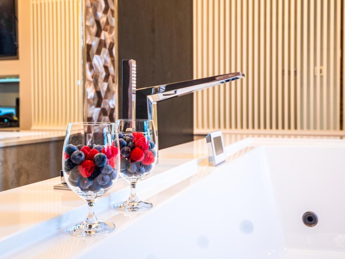 Pietryna Apartments Luxury - Sauna , Jacuzzi , Bezposrednio Przy Ul Piotrkowskiej وودج المظهر الخارجي الصورة