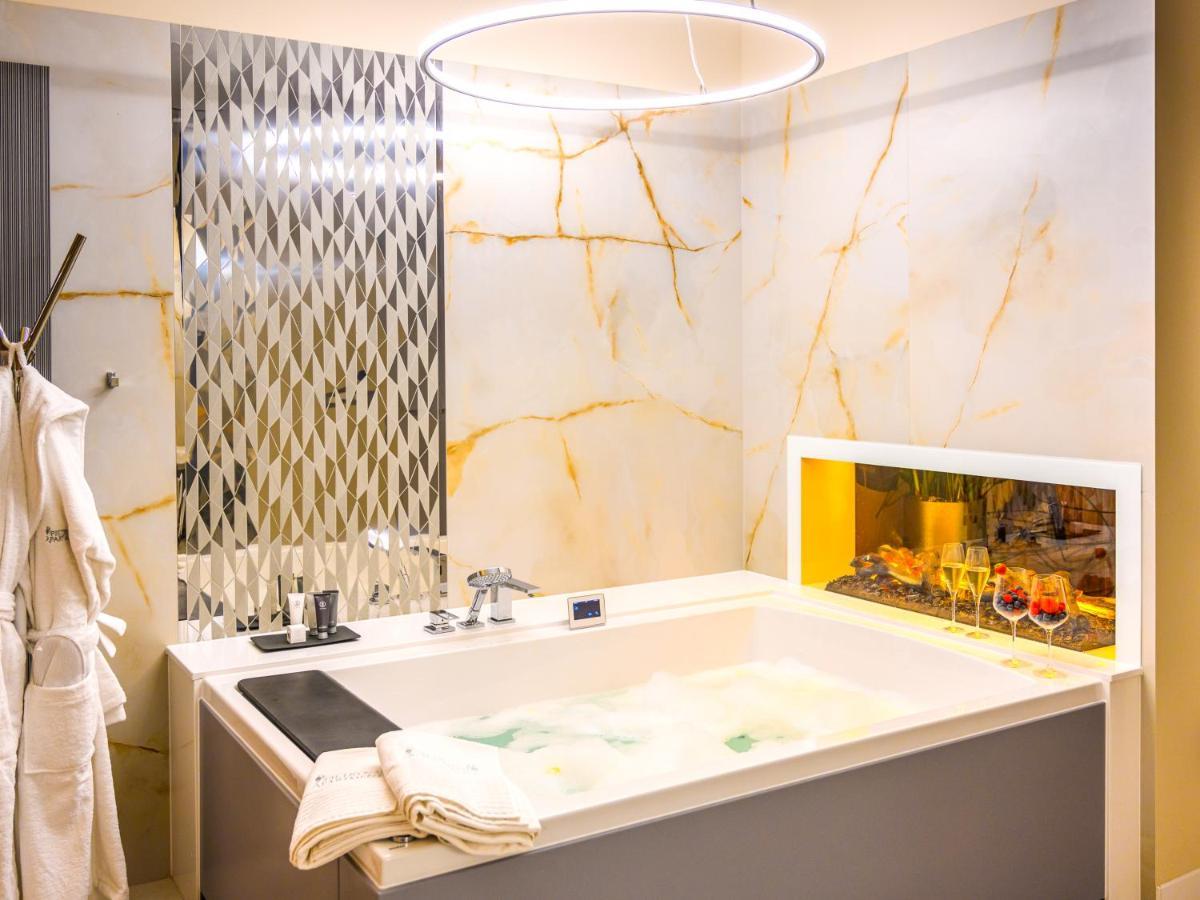 Pietryna Apartments Luxury - Sauna , Jacuzzi , Bezposrednio Przy Ul Piotrkowskiej وودج المظهر الخارجي الصورة